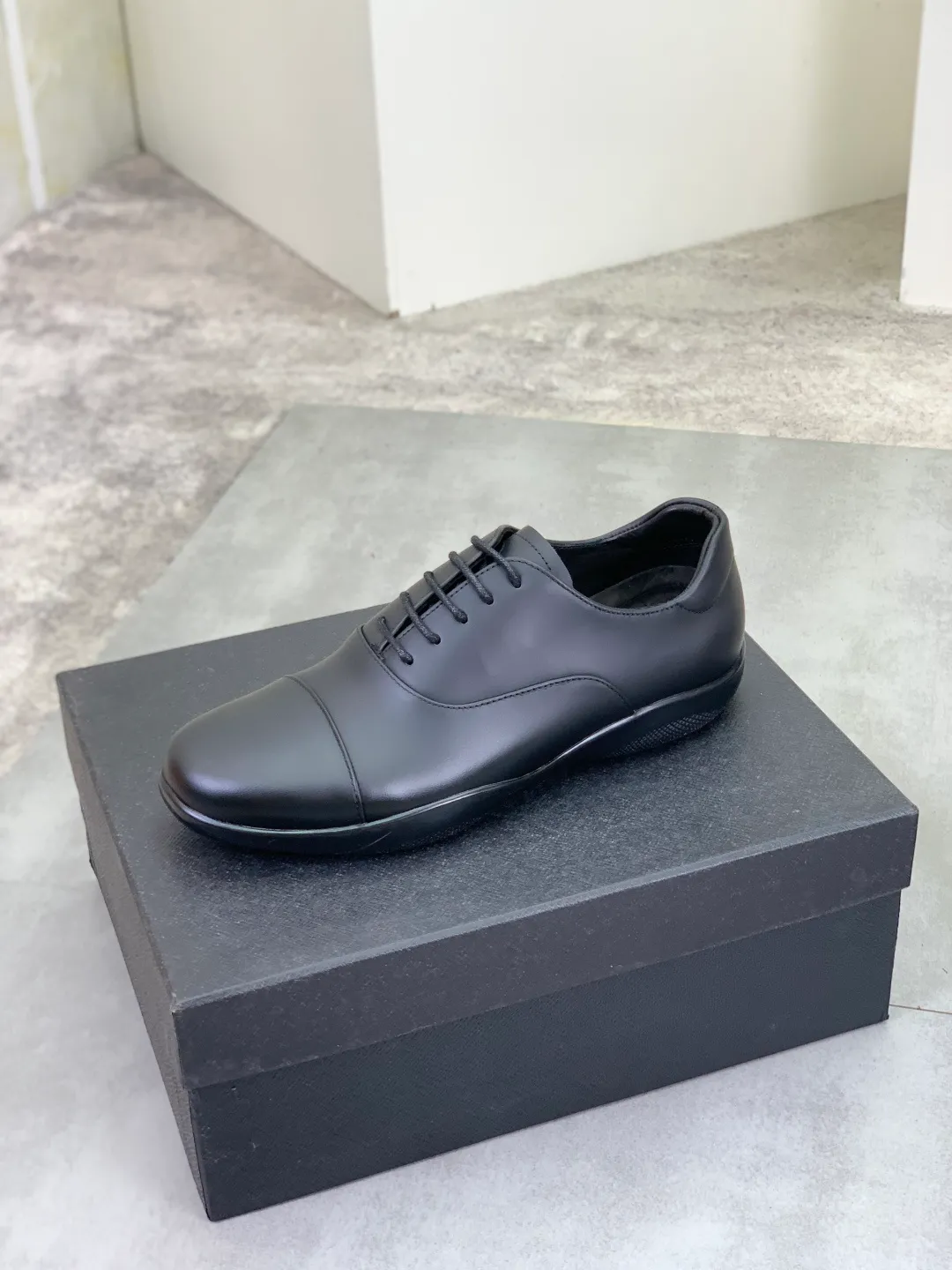 Men's men's shoes💰P580💰【New style】Top quality, classic popular models on the official website, timeless for a century,🆘 The trendy brand (Prada) mainly promotes popular models, avant-garde and versatile fashionable men's shoes, private version molding, cowhide surface splicing 1:1 oil edge processing... fashionable and simple, original imported cowhide interior cowhide feet; the atmosphere and personality are more fashionable, eye-catching and pursuing class. It will subvert old ideas and be a must-have for fashionistas who want to spend time with you! Must keep it! High-end comfort, high-end quality workmanship. Size: 38-44 Available in black. full package